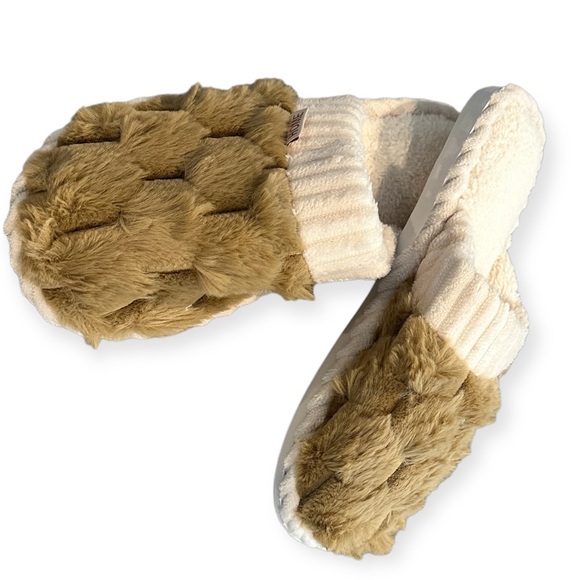 Fuzzy Slippers - Picture 3 of 9